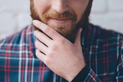 علت خارش ریش صورت مردان و راه درمان آن - رفع خارش ریش | پزشکی